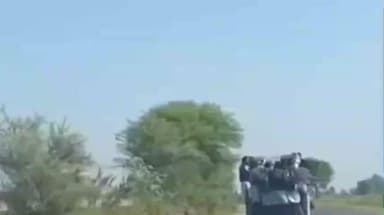 दलौदा: अमलावाद रोड: स्कूल जाने के लिए छात्राओं को वाहन पर लटकना पड़ रहा, वीडियो आया सामने