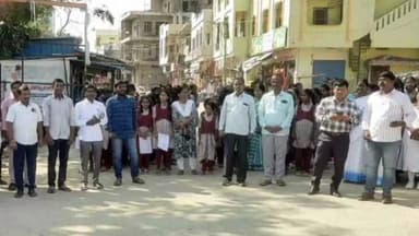 బీబీపేట: బీబీపేట ప్రధాన చౌరస్తాలో సామూహికంగా వందేమాతరం జాతీయగీతం ఆలాపన