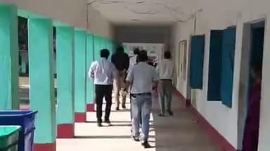 जलालगढ़: जलालगढ़ प्रखंड के विभिन्न बूथ का निरीक्षण माइक्रो आब्जर्वर ने किया