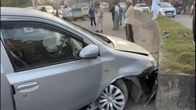 कलोल: बरठी में तेज रफ्तार कार डिवाइडर से टकराई, तीन लोग हुए घायल