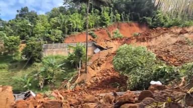 ദേവികുളം: ദേശീയ പാതയിൽ അടിമാലിയിൽ മണ്ണിടിച്ചിൽ ഉണ്ടായ ഭാഗത്ത് നിബന്ധനകൾക്ക് വിധേയമായി ശതാഗതം പുനസ്ഥാപിച്ചു