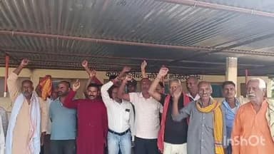 बरियारपुर: जलकर हटाने की मांग को लेकर सैकड़ों किसानों ने अंचल कार्यालय के बाहर किया प्रदर्शन