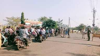 🔸सड़क सुरक्षा हेतु डिंडौरी पुलिस की सघन वाहन चेकिंग अभियान
#Dindori #JansamparkMP
जिले में सड़क दुर्घटनाओं एवं उनम...