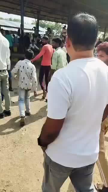 मशीन के बगैर चल रही मंडी को सुधारने पहुँचा