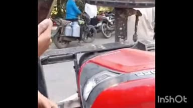 रामसनेही घाट: दरियाबाद भिटरिया मार्ग पर वीआईपी भट्ठा के पास ट्रैक्टर अनियंत्रित होकर साइकिल पर पलटा, पिता-पुत्र हुए घायल