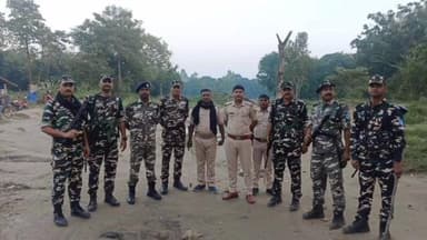 परिहार: सीतामढ़ी में सुरक्षा के कड़े इंतजाम, बेला थाना क्षेत्र में पुलिस और SSB का संयुक्त फ्लैग मार्च