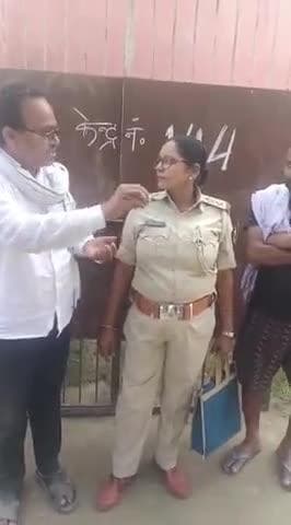 वारिसनगर: वारिसनगर में 6 नवंबर को मतदान के दौरान प्रत्याशियों को पुलिस ने रोका, वीडियो वायरल