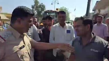 नवलगढ़: नवलगढ़ में अतिक्रमण हटाओ मुहिम जारी, लगातार तीसरे दिन प्रशासन का पीला पंजा चला