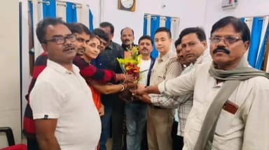 খড়গপুর ১: খড়গপুর লোকাল থানার নতুন OC কে শুভেচ্ছা জানালো খড়গপুর ২ ব্লক তৃণমূল কংগ্রেস