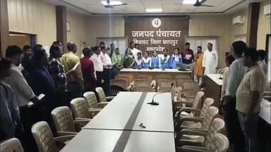 बिजावर: बिजावर जनपद पंचायत में वंदे मातरम् की 150वीं वर्षगांठ पर सामूहिक गायन