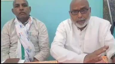 कुटुंबा: कुटुंबा पहुंचे यूपी के पूर्व मंत्री सुरेंद्र सिंह ने कांग्रेस अध्यक्ष राजेश कुमार के पक्ष में मतदान की अपील की