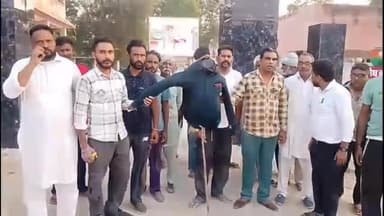 पदमपुर: 20BB थर्ड में अतिक्रमण हटाने की मांग को लेकर तहसील में फुका VDO का पुतला