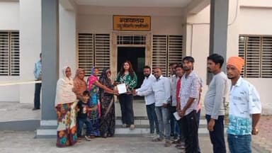 खिरकिया: AEBAS पोर्टल की समस्या पर सफाईकर्मियों ने सौंपा ज्ञापन, एसडीएम-CMO को बताई उपस्थिति की दिक्कत