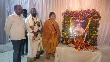 सतवास: कन्नौद में महू विधायक उषा ठाकुर ने विधायक की माताजी को श्रद्धांजलि दी