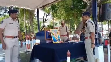 నిజామాబాద్ సౌత్: నగరంలోని పోలీస్ కమిషనర్ కార్యాలయంలో వందేమాతరం గేయాన్ని ఆలపించిన సిపి సాయి చైతన్య, పోలీసు సిబ్బంది