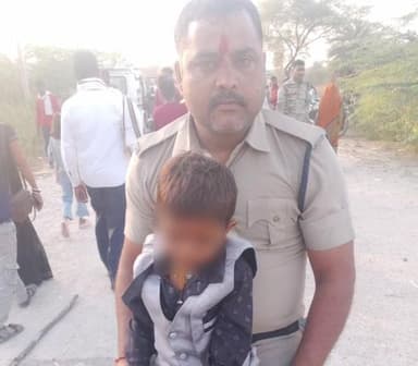 गौरिहार: भद्रकाली मेला में बिछड़ा 3 वर्षीय बच्चा, पुलिस ने आधे घंटे में परिजनों से मिलवाया