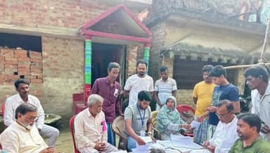 হরিশ্চন্দ্রপুর ২: হরিশ্চন্দ্রপুর খাড়াগ্রামে বাংলার ভোট রক্ষা শিবিরে উপস্থিত মন্ত্রী তাজমুল হোসেন