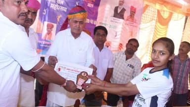 रेवदर: रेवदर के रायपुर में दो दिवसीय सांसद खेल महोत्सव कार्यक्रम का भव्य समापन, सांसद ने फिट इंडिया से जुड़ने का किया आह्वान