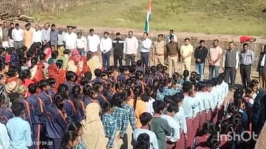 चाचौड़ा: ऐतिहासिक चाचौड़ा किले पर वंदे मातरम के 150 वर्ष पूरे होने पर हुआ सामूहिक गायन, अधिकारी व नागरिक हुए शामिल