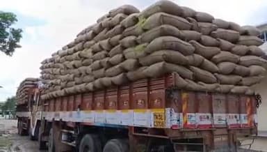 விருத்தாசலம்: விருத்தாசலத்தில் லாரியில் நெல் மூட்டைகள் முளைத்த விவகாரத்தில் இளநிலை ஆய்வாளர் பணியிட நீக்கம்