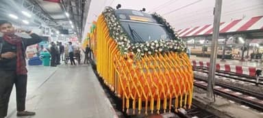 अब लखनऊ से सहारनपुर तक का सफर बनेगा तेज, स्मार्ट और शानदार!
पहली यात्रा पर रवाना होने को तैयार है #VandeBharatExpress
#विकसित_बनारस
@railminindia