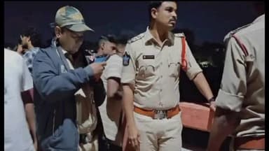 శ్రీకాకుళం: శ్రీకాకుళం పట్టణంలో ఐటీఐ చదువుతున్న విద్యార్థి అలుగోలు సాయి నేతాజీ నాగావళి నదిలో దూకాడు.