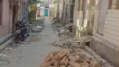 मथुरा: नगर निगम के वॉर्ड नंबर 31 नवनीत नगर में नाली और सड़क का अधूरा निर्माण बना मुसीबत, लोग परेशान #jansamasya