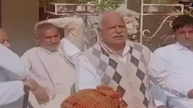 होडल: बागेश्वर धाम के धीरेन्द्र शास्त्री की सनातन यात्रा को लेकर चौबीसी पाल की पंचायत पूर्व मंत्री हर्ष कुमार के निवास पर हुई