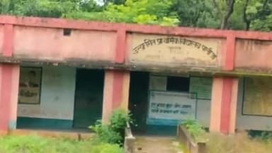बहरागोड़ा: महुलडांगरी के मध्य विद्यालय में 186 छात्र तीन कमरों में पढ़ने को मजबूर