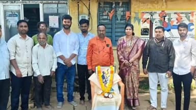 ಹುಲಸೂರ: ಪಟ್ಟಣದ ತಹಸೀಲ್ ಕಚೇರಿ ಸಭಾಂಗಣದಲ್ಲಿ ದಾಸ ಶ್ರೇಷ್ಠ ಭಕ್ತ ಕನಕದಾಸರ ಜಯಂತಿ ಆಚರಣೆ