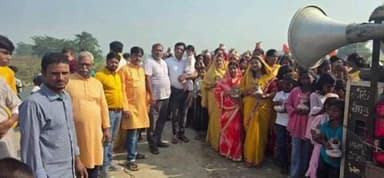 कोचाधामन: बिशनपुर में शिव मंदिर प्राण प्रतिष्ठा के लिए कलश शोभायात्रा निकाली गई