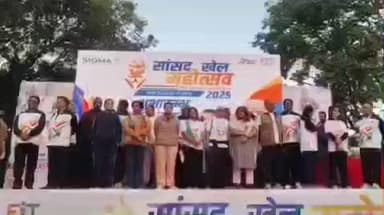 पंचकूला: सेक्टर 3 ताऊ देवीलाल स्टेडियम में सांसद खेलो महोत्सव के तहत मैराथन का आयोजन, राज्यसभा सांसद रेखा शर्मा ने दिखाई हरी झंडी