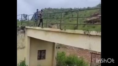 पठारी: पठारी में करोड़ों की लागत से बनी मंडी और स्कूल की बिल्डिंग का नहीं मिल रहा लाभ