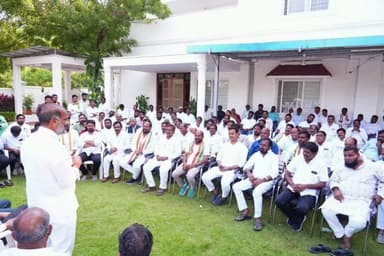 వేములవాడ: సీఎం రేవంత్ రెడ్డి నాయకత్వంలో అమలు చేస్తున్న సంక్షేమ పథకాలు గడపగడపకు చేర్చాలి: ప్రభుత్వ విప్ ఆది శ్రీనివాస్