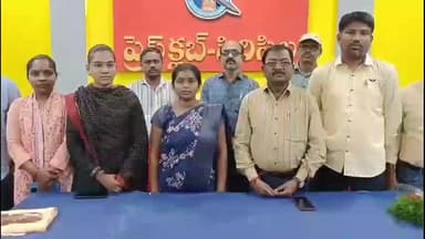 సిరిసిల్ల: గోల్డ్ మెడల్ అందుకున్న విద్యార్థినిని సన్మానించిన వికాస్ డిగ్రీ కళాశాల బృందం