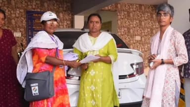 வண்டலூர்: கூடுவாஞ்சேரி சக்கரபாணி தெருவில் வாக்குசாவடி நிலை அலுவலர்கள் கணக்கீட்டு படிவம் வழங்குதல் ஆட்சியர் ஆய்வு