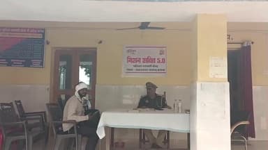 चकरनगर: चकरनगर थाना में समाधान दिवस पर थानेदार अकेले बैठे रहे, संबंधित लेखपाल नदारद, अवैध कब्जे से संबंधित केवल एक शिकायत आई