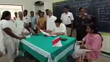 ராசிபுரம்: கார்கூடல்பட்டியில் அரசுப் பள்ளியில் நலம் காக்கும் ஸ்டாலின் முகாமினை அமைச்சர் மதிவேந்தன் பார்வையிட்டார்