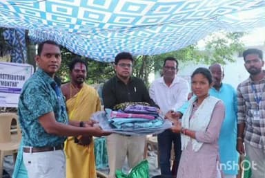 ମୋହନା: ଲିମାରସିଙ୍ଗି ଗ୍ରାମରେ ବାତ୍ୟା ମୋନ୍ଥା ଯୋଗୁଁ ପ୍ରଭାବିତ ପରିବାର ଙ୍କୁ ସିସିଡି ଓ ଲିନସି ଫାଉଣ୍ଡେସନ ପକ୍ଷରୁ ସହାୟତା ପ୍ରଦାନ