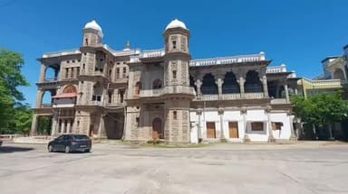 ஆலங்குடி: கருக்கா குறிச்சி கரு தெற்கு தெருவில் 4 ஏக்கர் இடத்தை மோசடி செய்த ஆறுமுகம் மற்றும் சித்திரைவேடு மீது வடகாடு காவல்துறையினர் வழக்கு பதிவு