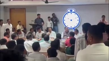 पुणे शहर: स्थानिक स्वराज्य निवडणुकांसाठी अजित पवार ॲक्शन मोडवर, शिवाजीनगर येथील पक्ष कार्यालयात इच्छुक उमेदवारांची मुलाखत सुरू