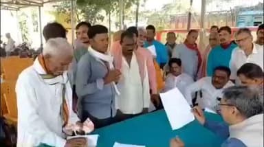 चकिया: कोतवाली परिसर में शिकायतकर्ताओं के प्रार्थना पत्रों का मौके पर जाकर निस्तारण करें- उपजिलाधिकारी चकिया