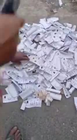 सरायरंजन: सराय रंजन के शीतल पट्टी में बीवीपेट से निकली पर्चियां फेंकी मिलीं, मौके पर पहुंचे जिलाधिकारी