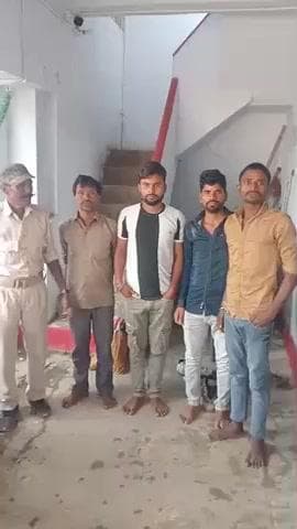 पुपरी: मध निषेध थाना पुपरी पुलिस ने भिट्ठा मोर चेक पोस्ट पर नशापान कर जा रहे चार लोगों को किया गिरफ्तार