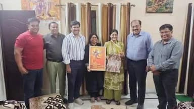 जसपुर: पूर्व विधायक डॉक्टर सिंघल ने मोहल्ला भूप सिंह में MA की छात्रा को सम्मानित किया