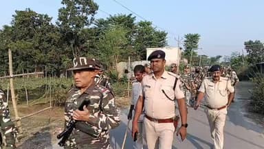 बिहार विधानसभा निर्वाचन-2025 के आगामी बिहार विधानसभा चुनाव को लेकर जदिया थाना क्षेत्र में फ्लैग मार्च किया जा रहा है।