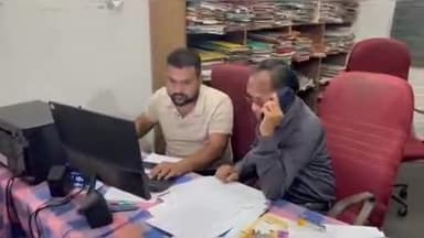 सिमगा: ग्राम मोतियारीडीह के शासकीय प्राथमिक शाला में पदस्थ 2 शिक्षक शराब के नशे में स्कूल रजिस्टर में हस्ताक्षर कर हुए नदारत