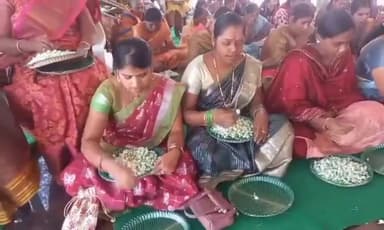 సంగారెడ్డి: పట్టణంలోని శ్రీ లక్ష్మీనరసింహస్వామి ఆలయంలో లక్ష్య పుష్పార్చన కార్యక్రమం