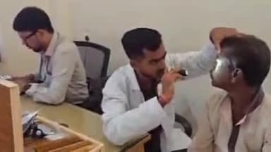 तिल्दा: बरतोरी तिल्दा स्थित कीर्ति ऑटोमोबाइल्स में निशुल्क नेत्र शिविर का आयोजन किया गया