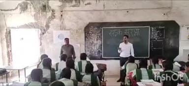 मेराल: मेराल हाई स्कूल में झारखंड सरकार के आदेशानुसार “रफ्तार घटाओ, सुरक्षा बढ़ाओ” कार्यक्रम का आयोजन